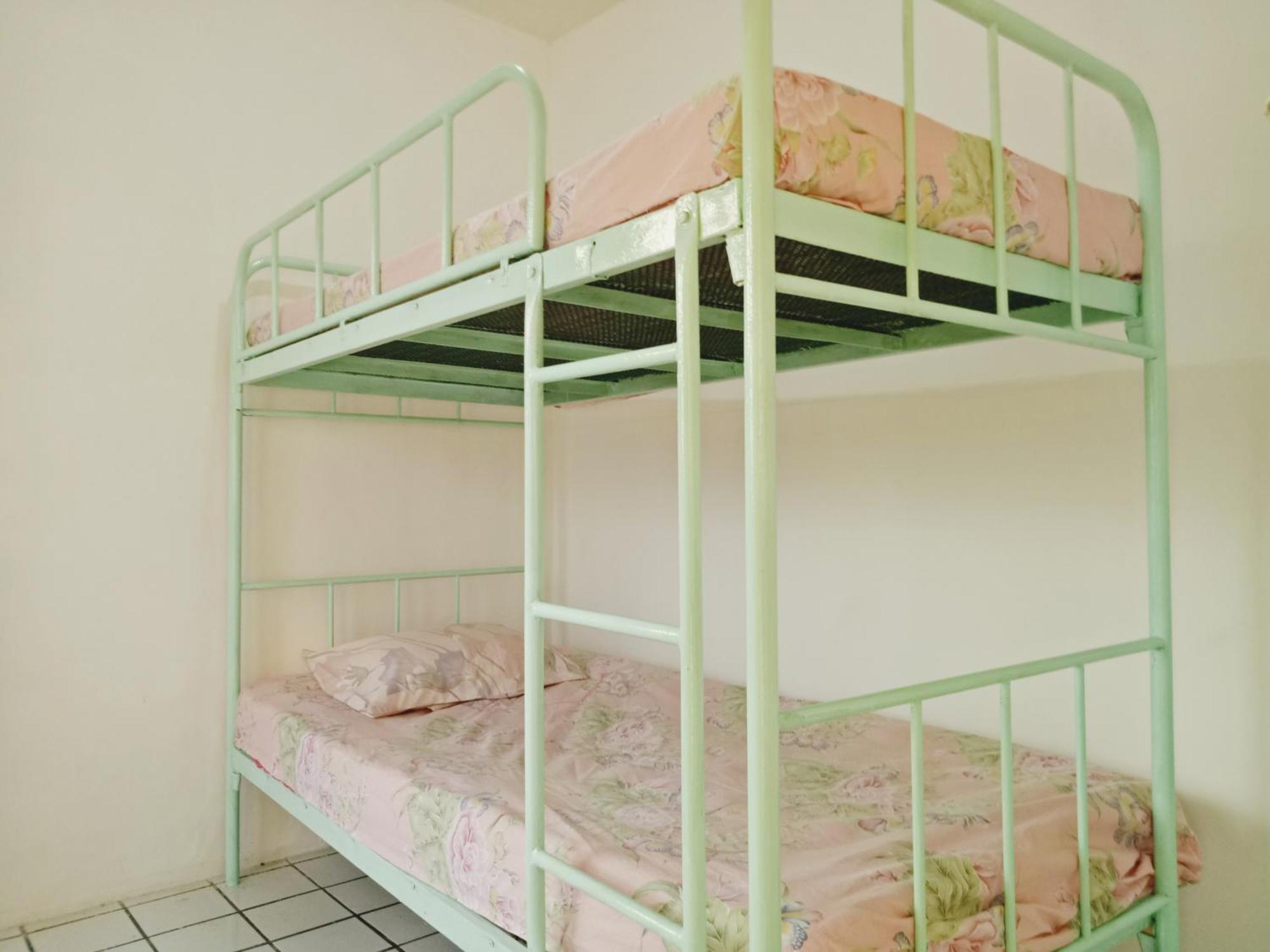 Griya Backpacker Pak Yon Bed & Breakfast Маланг Екстериор снимка