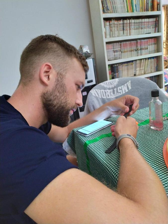 Griya Backpacker Pak Yon Bed & Breakfast Маланг Екстериор снимка