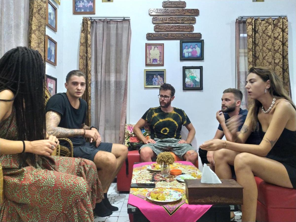Griya Backpacker Pak Yon Bed & Breakfast Маланг Екстериор снимка