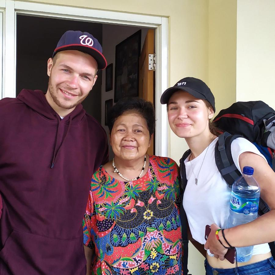 Griya Backpacker Pak Yon Bed & Breakfast Маланг Екстериор снимка